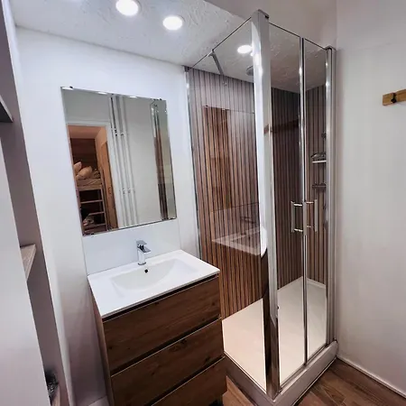 Au Pied Des Pistes Avec Parking, Terrasse Et Casier A - Fr-1-546-54 * Les Deux Alpes